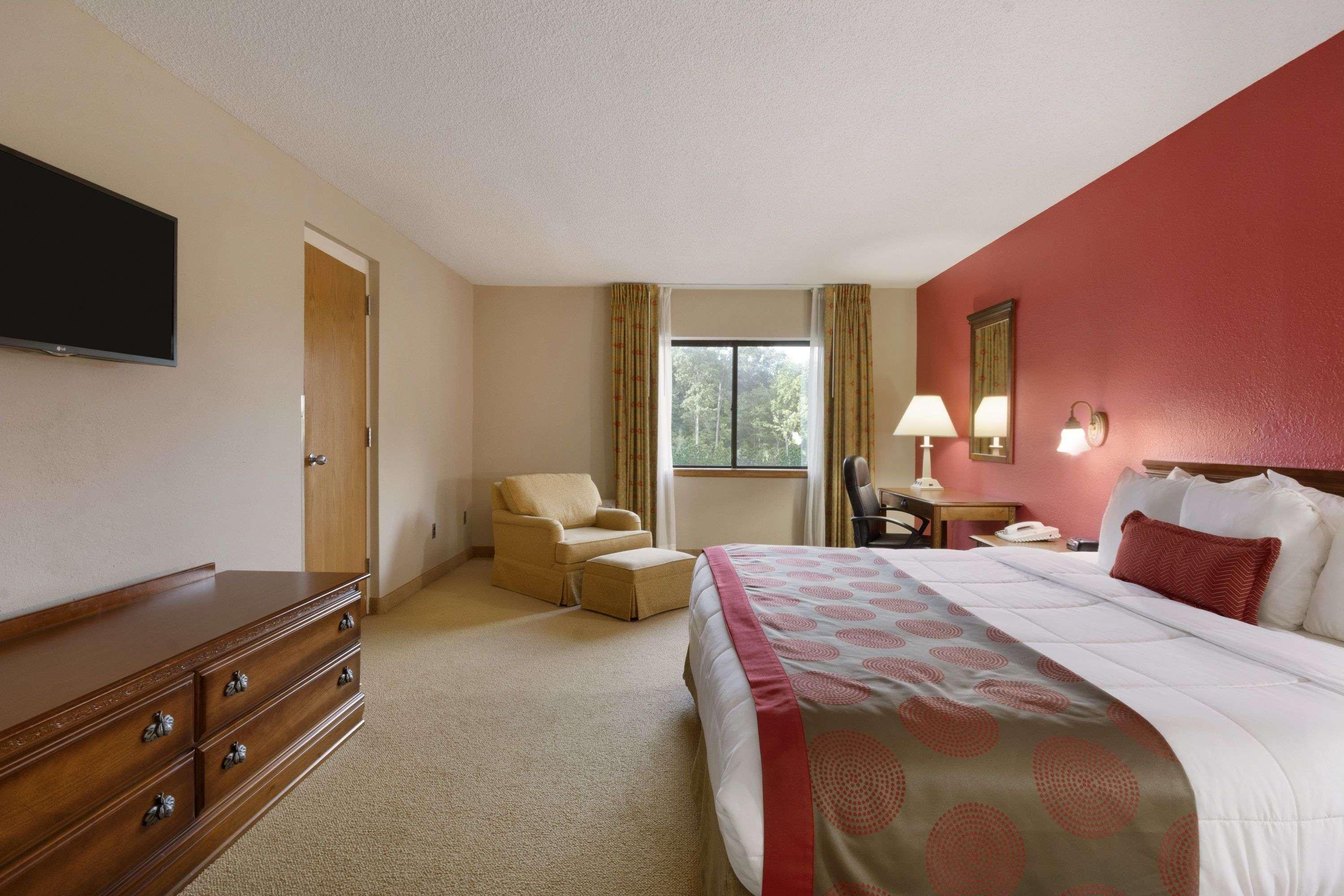 Hotel Ramada By Wyndham Raleigh Extérieur photo